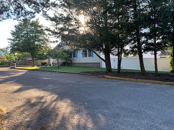 4th image of 228 Spar Ave