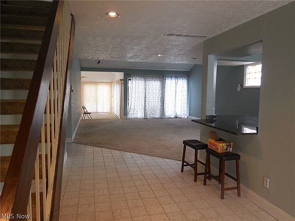 2nd image of 175 Hawthorne Dr Unit 17
