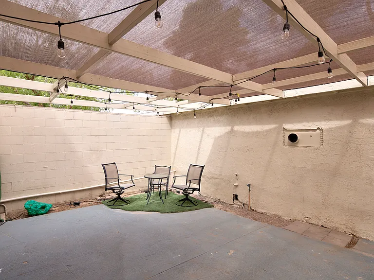 652 Greenbriar Townhouse Way — Photo 43