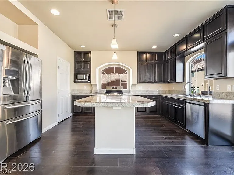 5282 Ledgewood Creek Ave — Photo 3