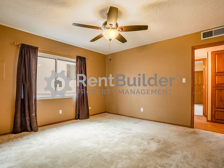 7617 Union St NE — Photo 11