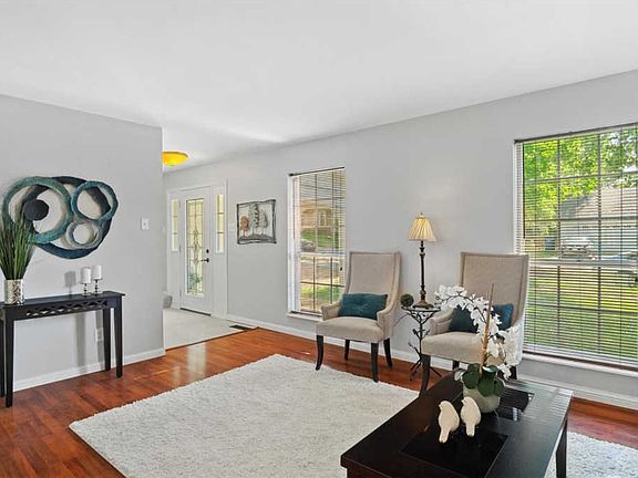 3rd image of 821 Carman Woods Dr
