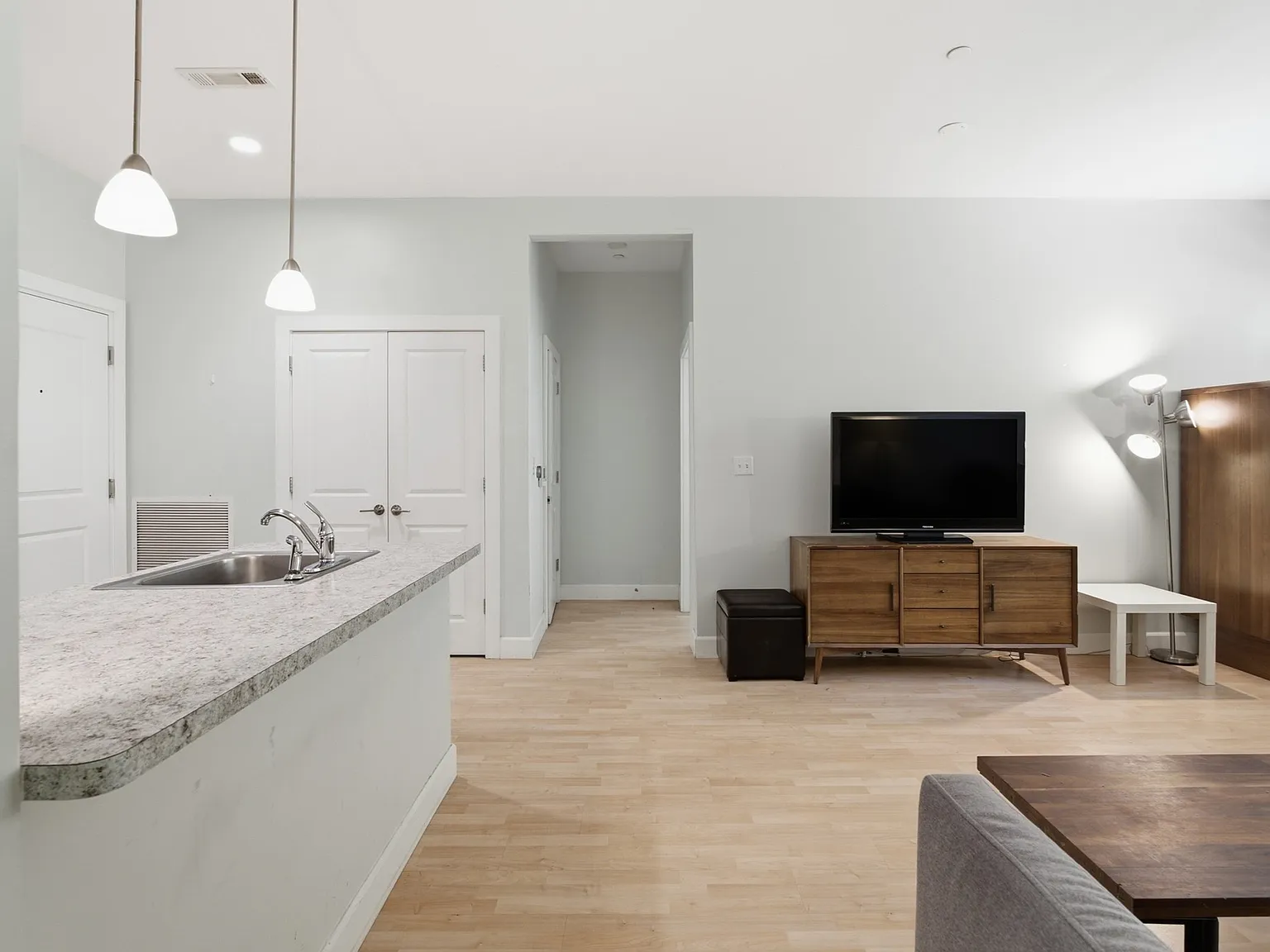 2 bed, 939 sqft, $3,475 — Photo 3