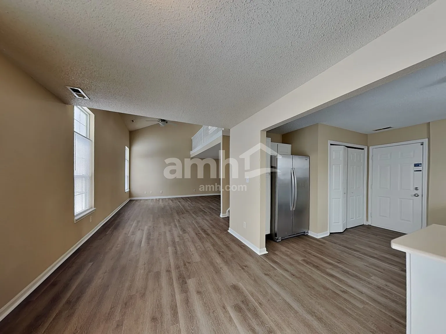 3 bed, 2.5 bath, 2384 sqft, $2,425 — Photo 4