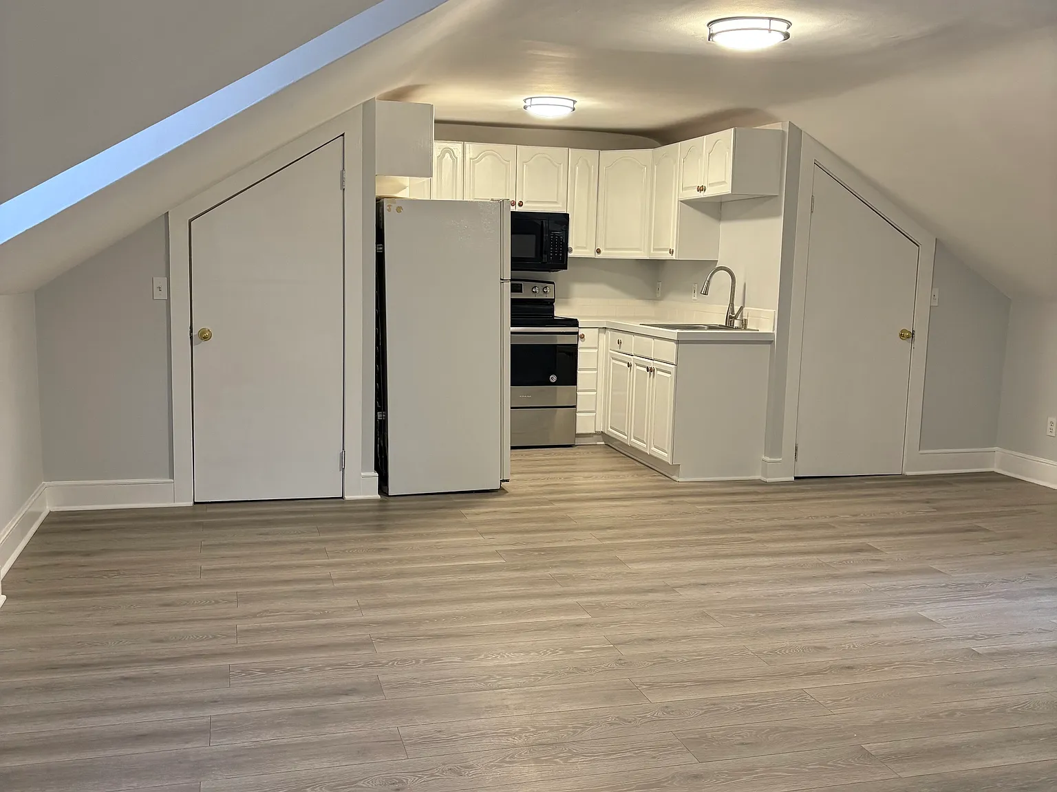 1 bed, 900 sqft, $2,500 — Photo 1