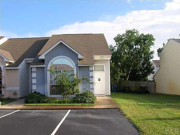 2nd image of 1352 Redwood Ln