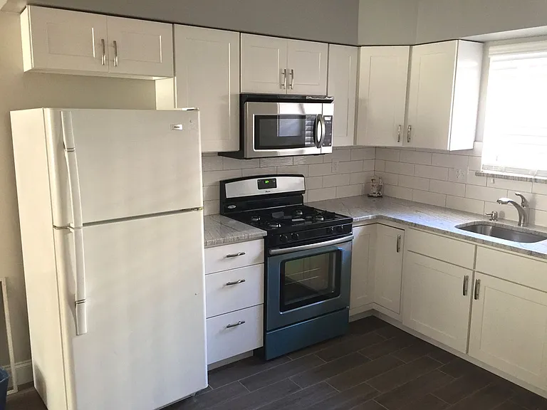 719 Sears St — Photo 3