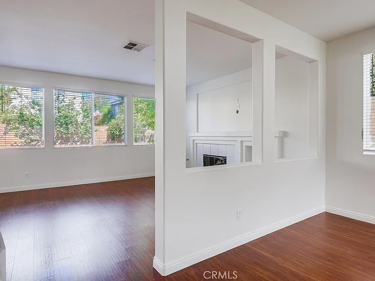 321 Riley Ct — Photo 6