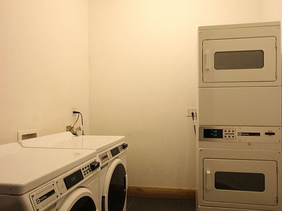 3rd image of 239 Banker St APT 4A