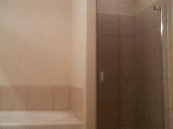 3rd image of 3202 Apple Dale Dr