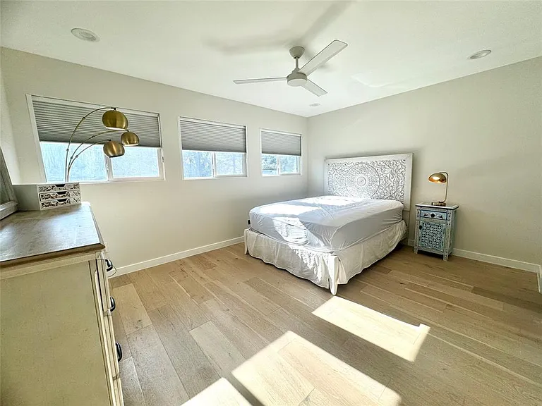 400 E 30th St #101 — Photo 16