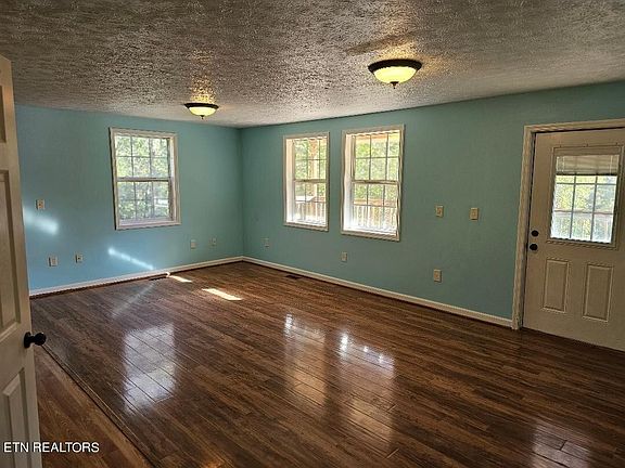5th image of 564 Oxford Hollow Rd