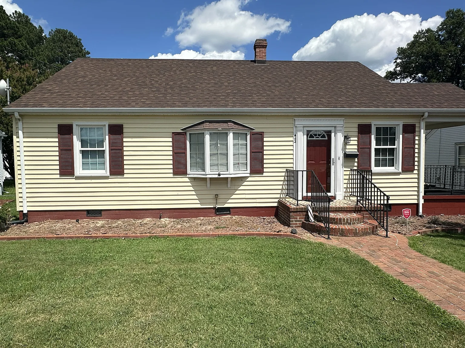 3 bed, 1.5 bath, 1361 sqft, $1,650 — Photo 1