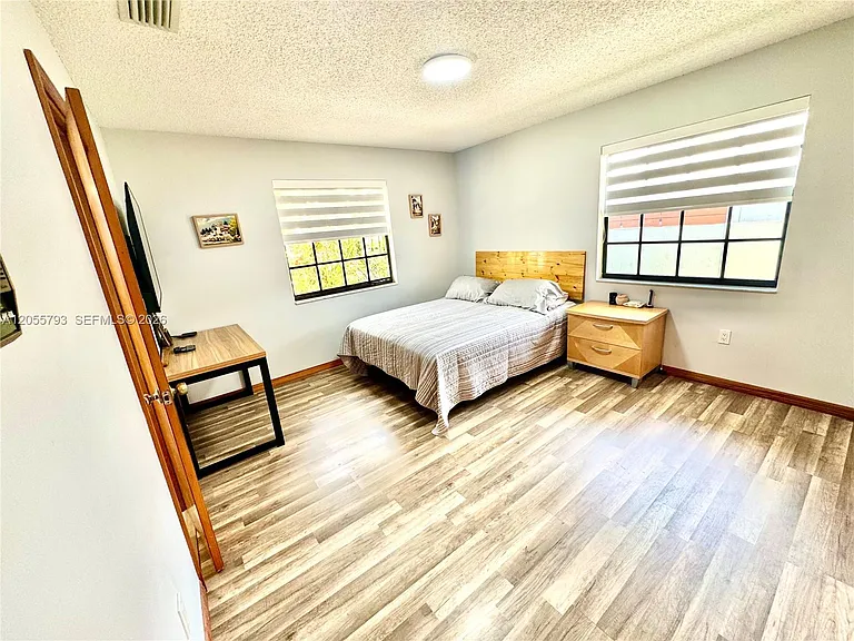 18701 Wentworth Dr — Photo 33