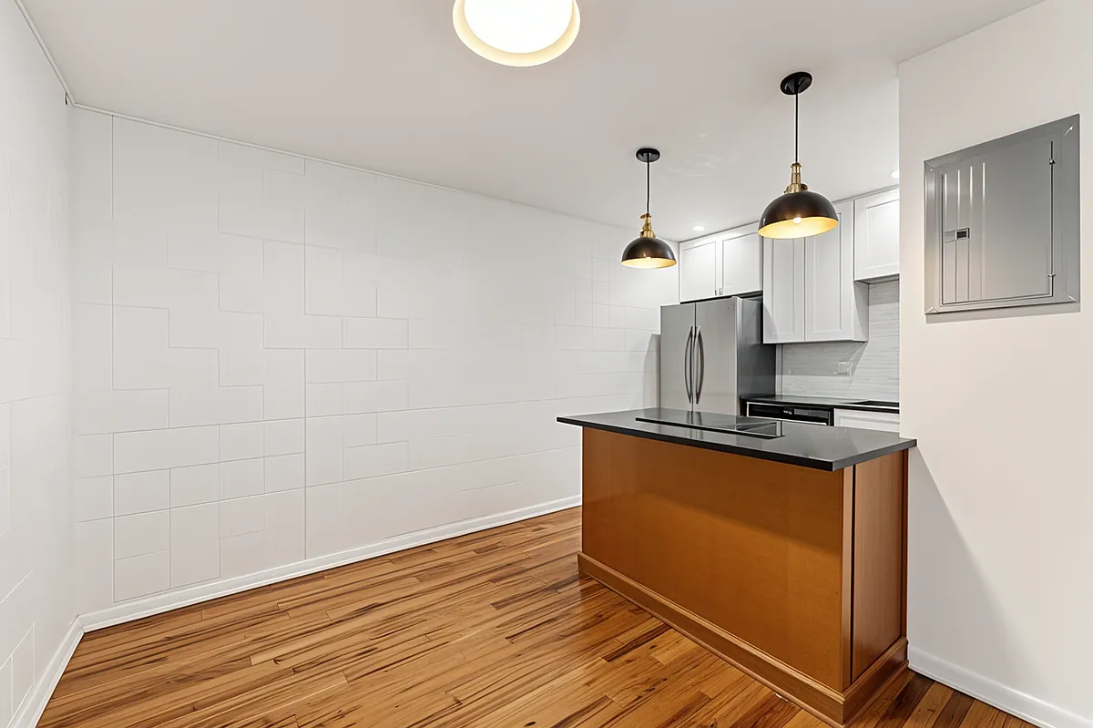 Building Photo - Walnut Apartments