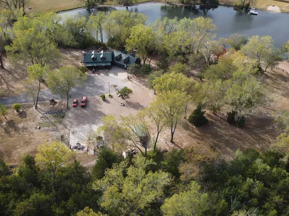 8848 SW 21st St, Topeka, KS 66615