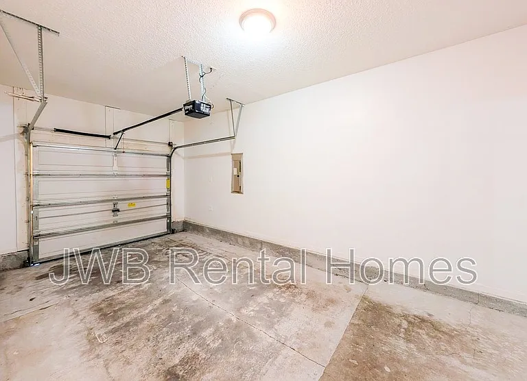 8450 Jasper Ave — Photo 13