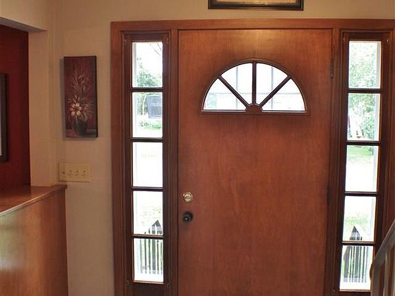 5th image of 206 Viola St