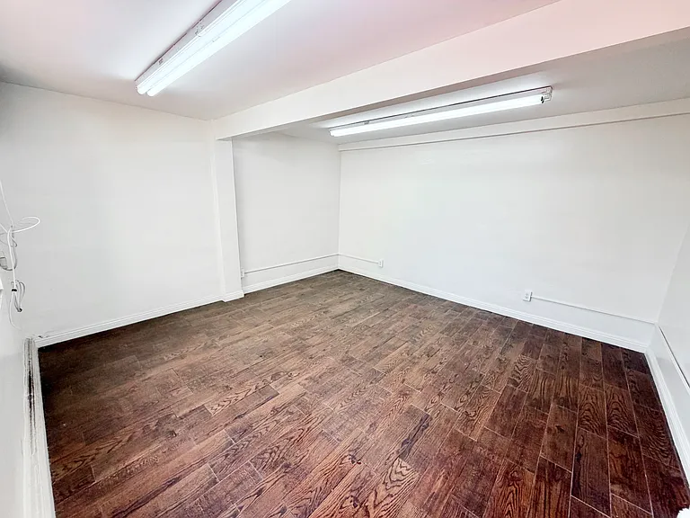 585 W Sierra Madre Blvd — Photo 2