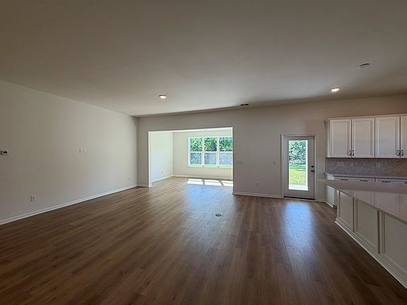 4th image of 135 Northbrook Dr