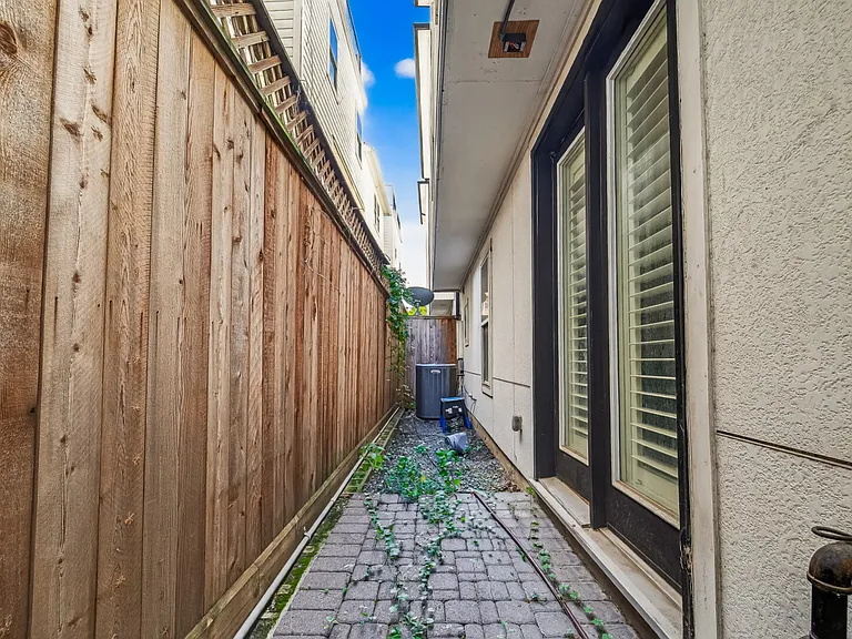 Charleston St — Photo 46