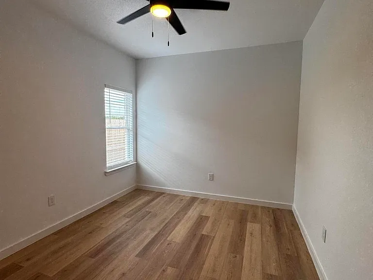 1207 Corpus Ave #B — Photo 9