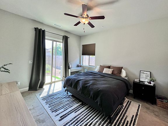 5th image of 1729 N Carson Ave