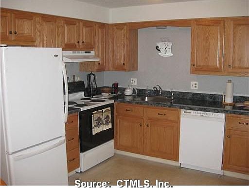4th image of 2 Concord Dr