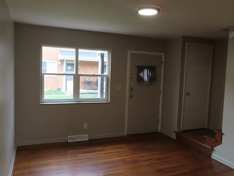 901 N Meadows Ct #D — Photo 1