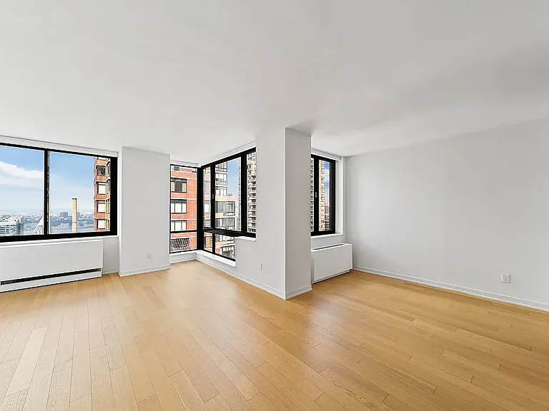 Columbus Pl #S39D — Photo 1