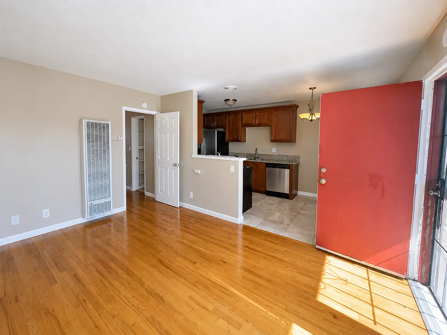 LB0741 — Photo 2