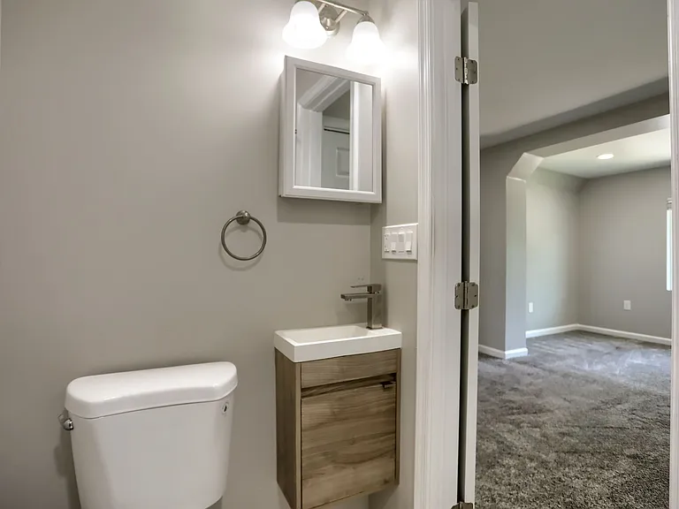 1207 Anglesea St — Photo 15