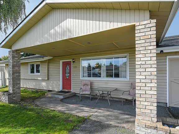 2nd image of 420 N Knoxville Way