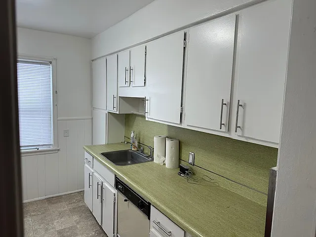 15572 Fordham St — Photo 4