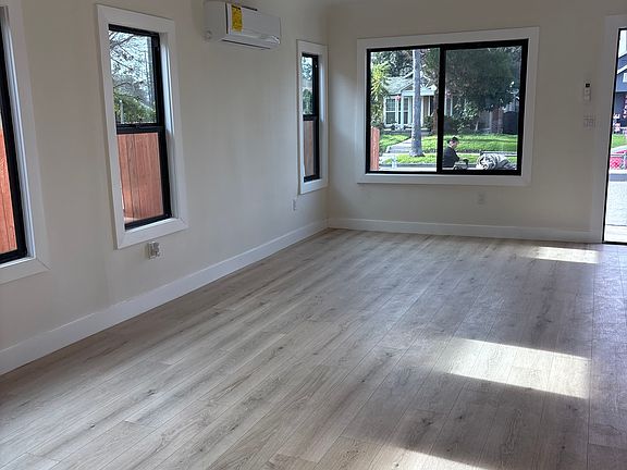 5th image of 5166 S Manhattan Pl #3/4
