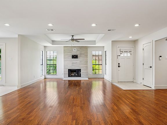 3rd image of 14815 Surveyor Blvd