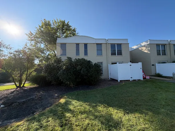 14502 Cazado Dr APT E, Chesterfield, MO 63017