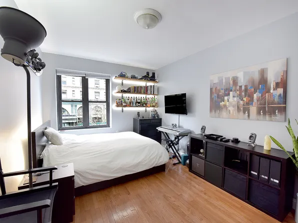 312 West 23rd Street image 1 of 7