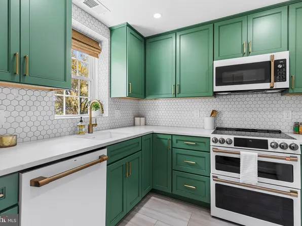 4710 30th St S APT C1, Arlington, VA 22206