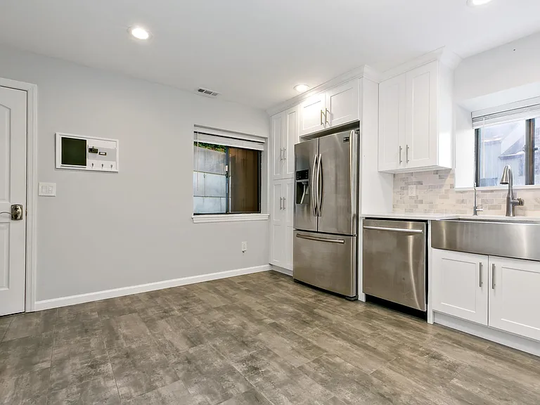343 N Greeley Ave — Photo 9