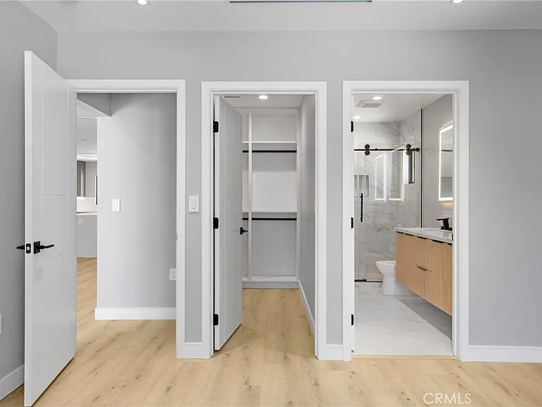 20522 Sherman Way — Photo 31