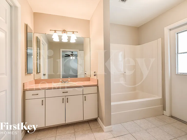 4829 SW 24th Ave — Photo 11