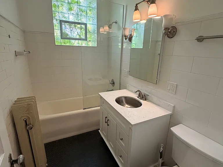 3118 W Palmer Blvd #2R — Photo 5
