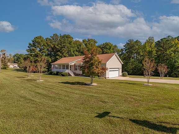 3rd image of 19 Wilson Cir