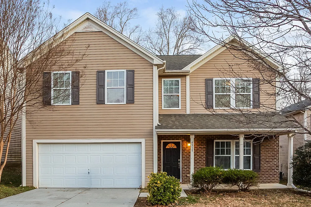 4 bed, 2.5 bath, 2920 sqft, $2,455 — Photo 1