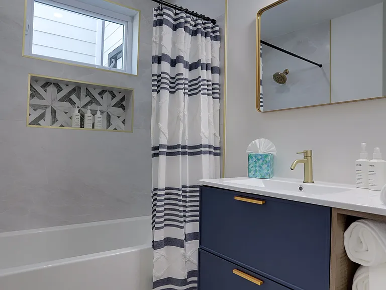 1032 5th St NE #2 — Photo 7