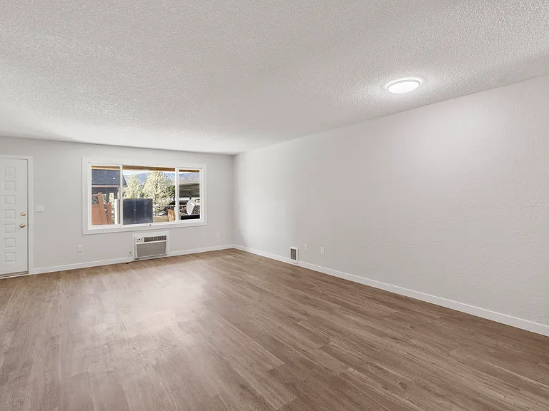 Columbia Crest Townhomes — Photo 17