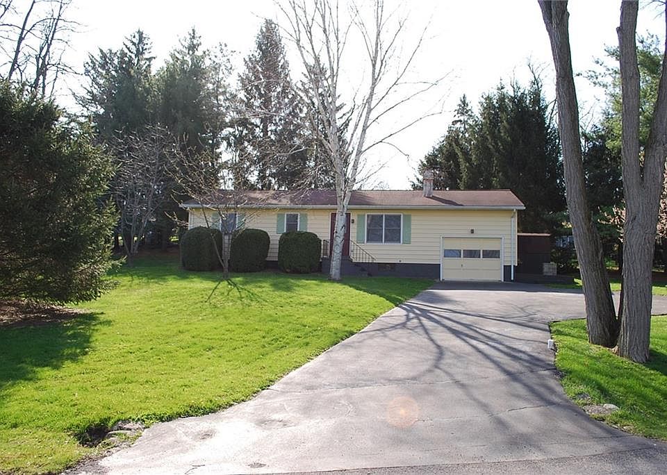 1st image of 3 Hillcrest Dr