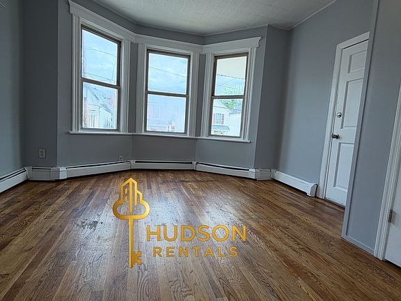4th image of 127 Myrtle Ave #3