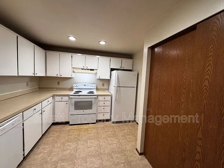 9349 Old Military Rd NE — Photo 9